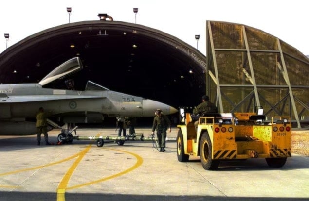 قاعدة أفيانو الجوية في إيطاليا. (أرشيف - رويترز)