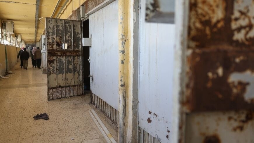 أبواب الزنازين مفتوحة على مصراعيها في سجن صيدنايا (أرشيف)