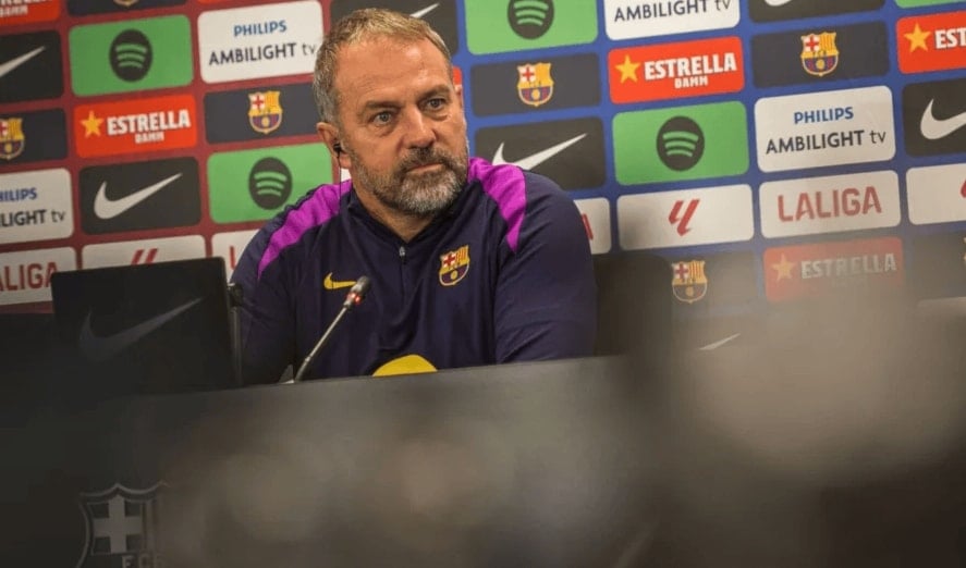 هانزي فليك: مواجهة أتلتيكو مدريد اختبار صعب رغم صدارة برشلونة