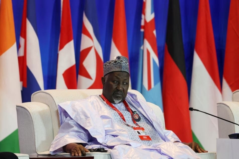 وزير الدفاع النيجيري المستقيل محمد بدارو أبو بكر 2023 (رويترز)