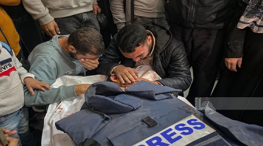 وداع وتشييع جثمان المصور الصحفي محمود وادي في خان يونس جنوب قطاع غزة (وفا)