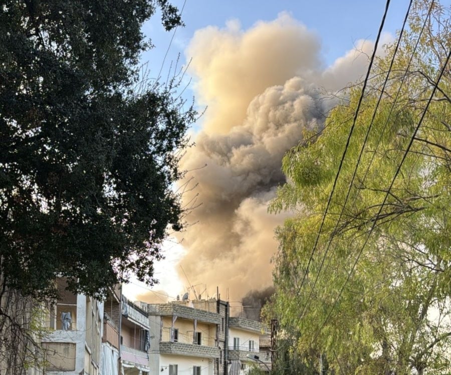 تصاعد الدخان من المكان المستهدف بالغارة الإسرائيلية في بلدة جباع (تواصل اجتماعي)