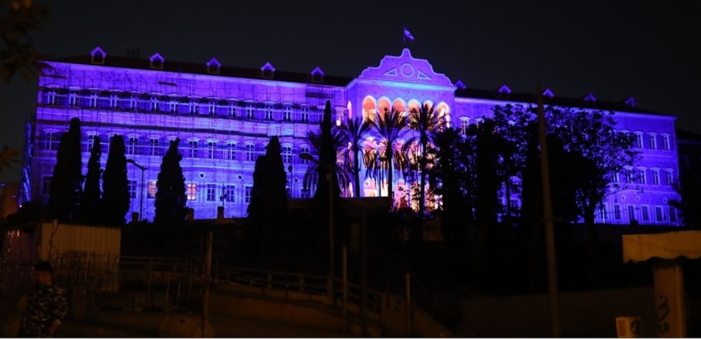 لماذا أضيئت واجهة