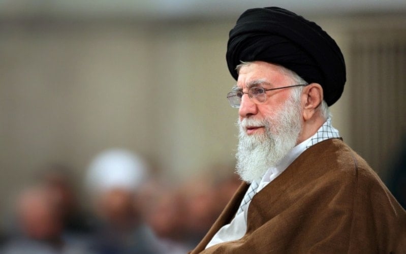 قائد الثورة والجمهورية الإسلامية في إيران، السيد علي خامنئي