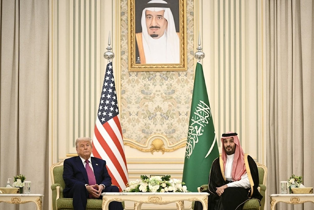 الرئيس الأميركي، دونالد ترامب، وولي العهد السعودي، محمد بن سلمان، خلال لقائهما في الرياض (أ ف ب)