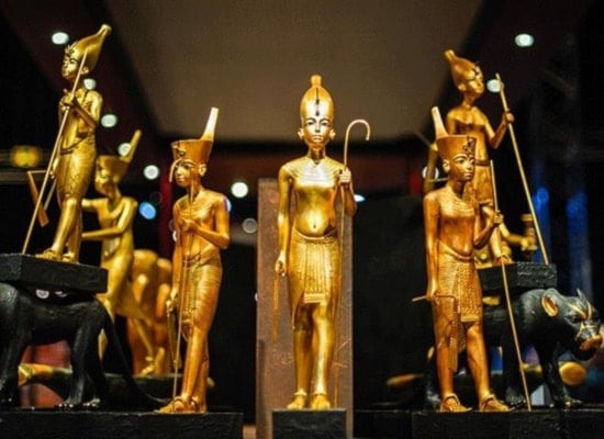 أثار بناء المتحف جدلاً واسعاً بسبب تكلفته الباهظة فضلاً عن قضايا فساد