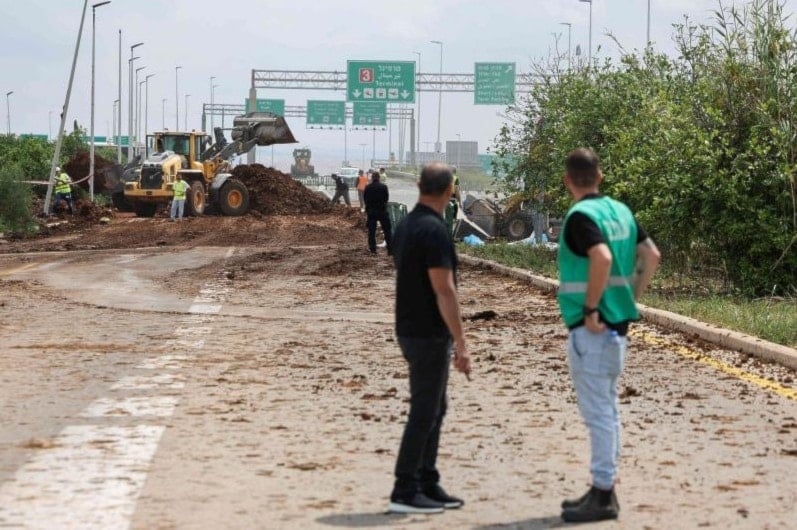 إغلاق الطريق المؤدي إلى مطار 