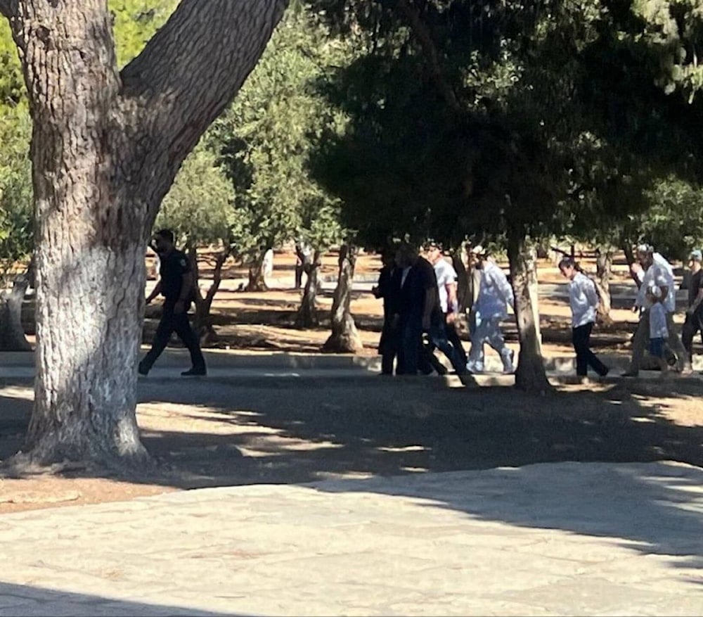 مستوطنون يقتحمون باحات المسجد الأقصى في القدس المحتلة (وسائل إعلام فلسطينية)