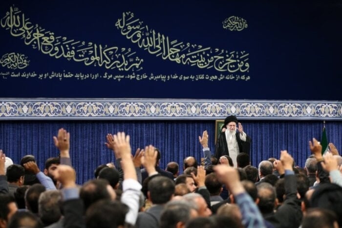 قائد الثورة والجمهورية الإسلامية، السيد علي خامنئي متحدثاً في ذكرى الشهيد إبراهيم رئيسي
