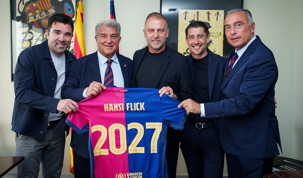 برشلونة يجدد عقد هانزي فليك حتى 2027