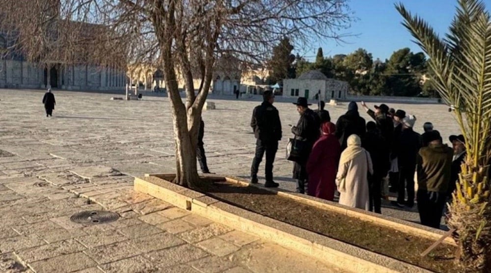 مستوطنون يقتحمون مقام يوسف في نابلس.. الاعتقالات والاقتحامات مستمرة في الضفة