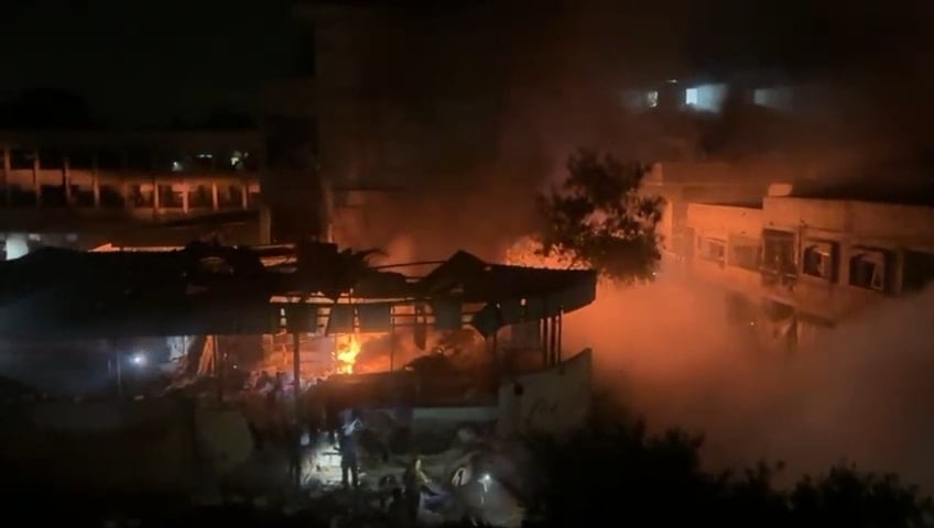 قصف إسرائيلي على مدرسة تؤوي نازحين في حي الدرج في مدينة غزة، 26 أيار/مايو 2025 (وسائل إعلام فلسطينية)