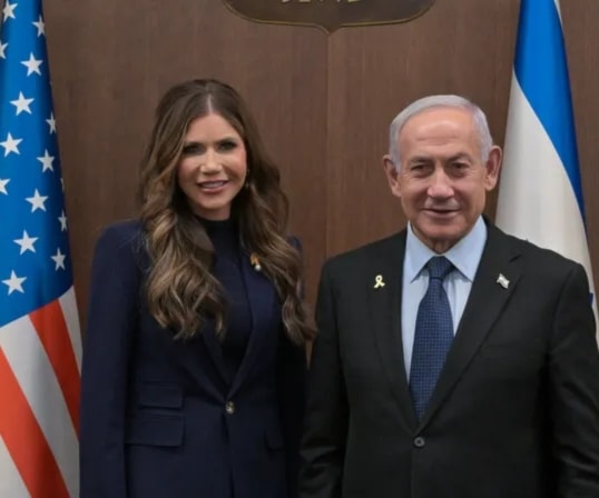 وزيرة الأمن الداخلي الأميركية كريستي نويم تجري محادثات مع رئيس حكومة الاحتلال بنيامين نتنياهو 