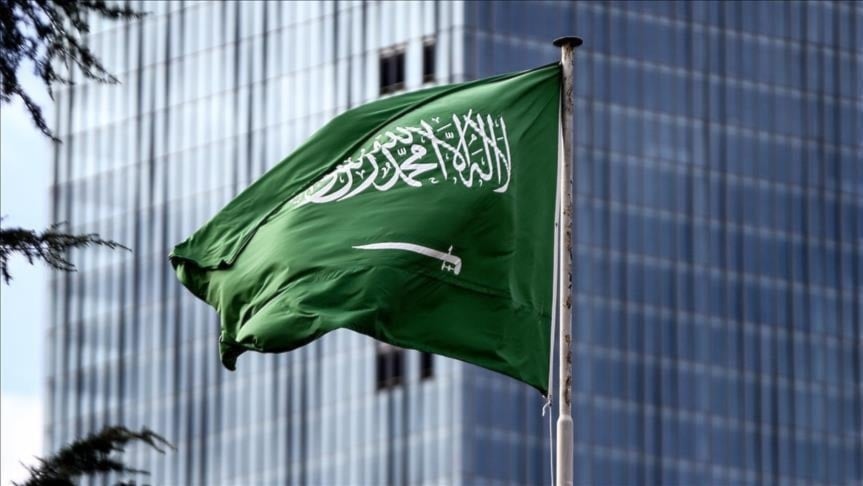 السعودية تجري تقييماً لإنفاقها بعد انخفاض أسعار النفط