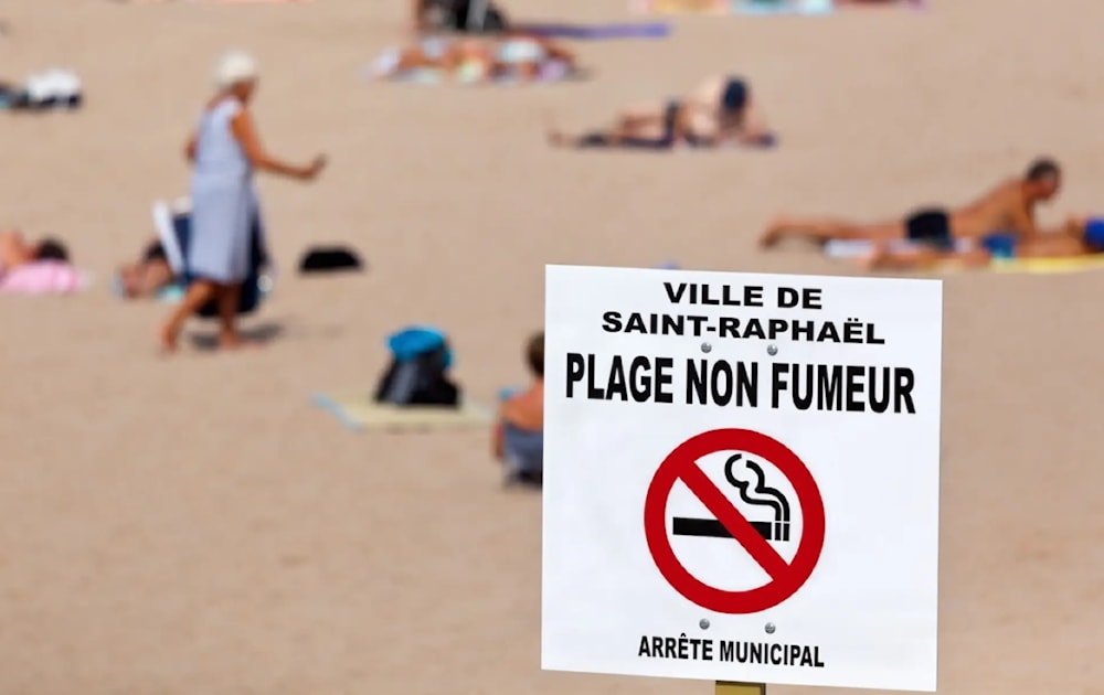 فرنسا تحظر التدخين في الشواطئ والمتنزهات وأمام المدارس لحماية الأطفال