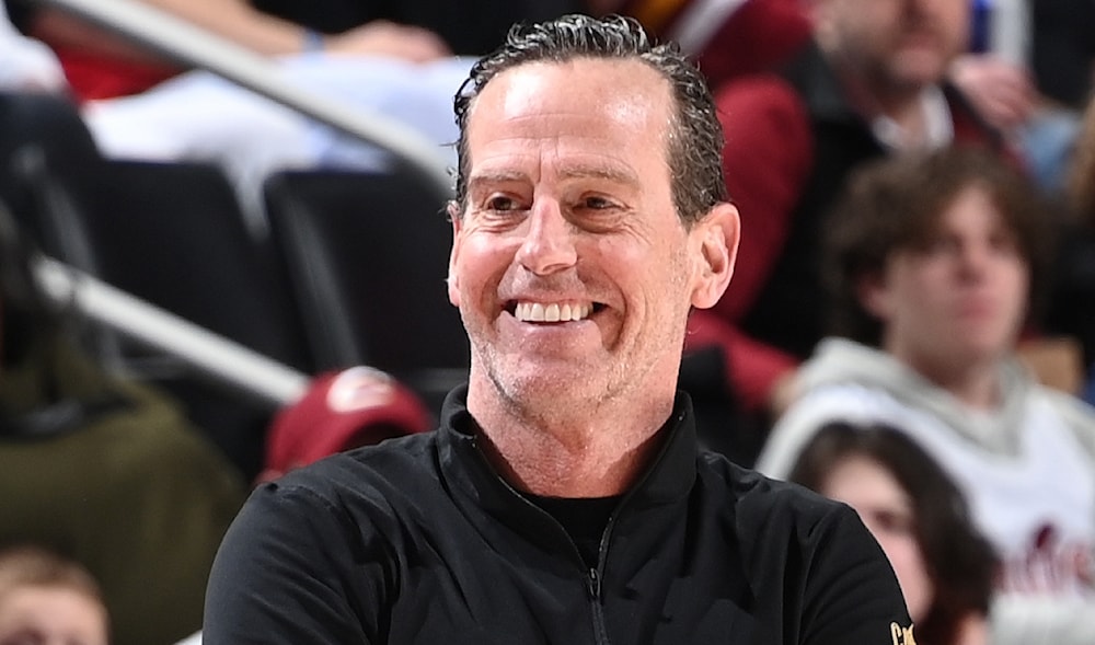 كيني أتكينسون يُتوج بجائزة أفضل مدرب في الـNBA