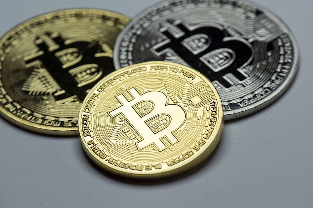 عملة $TRUMP وهي عملة مشفرة مدفوعة بالعلامات التجارية أو النكات أو المعجبين عبر الإنترنت بدلاً من الاستخدام في العالم الحقيقي