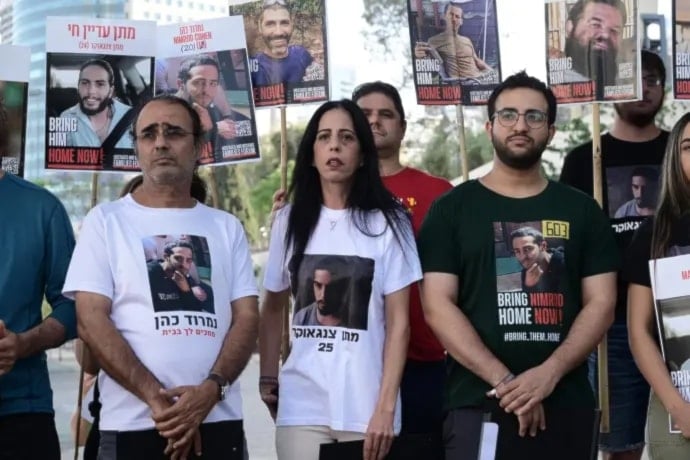 عائلات الأسرى الإسرائيليين يطالبون باتفاق شامل مع المقاومة في قطاع غزة