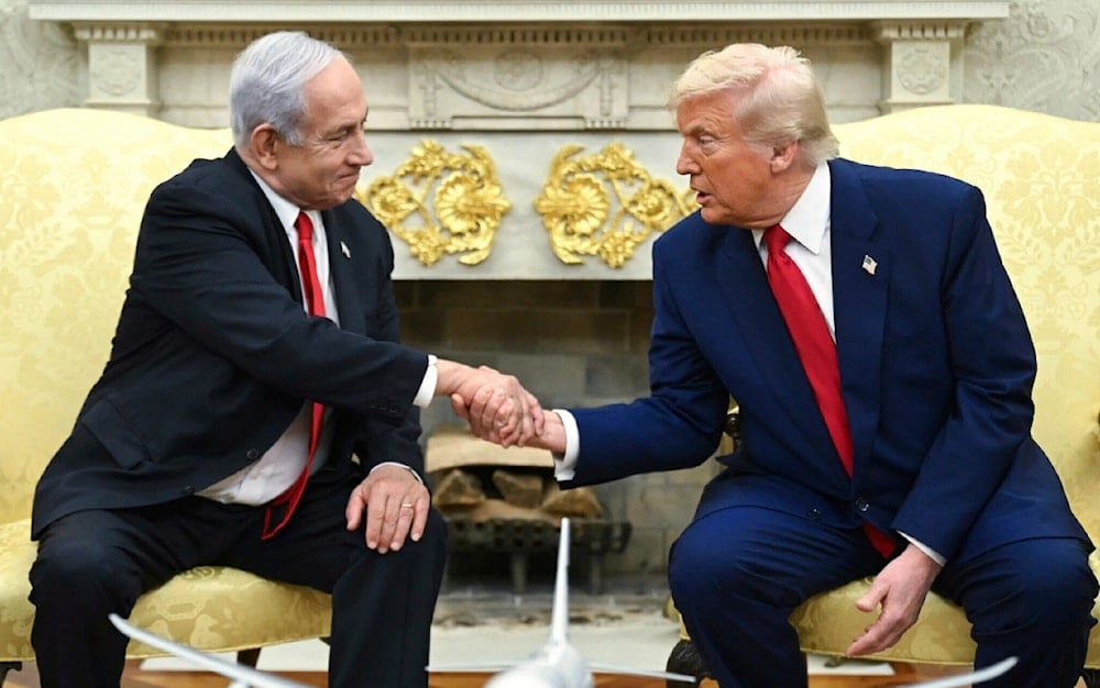 الرئيس الأميركي، دونالد ترامب، ورئيس حكومة الاحتلال، بنيامين نتنياهو، في المكتب البيضاوي في البيت الأبيض، خلال زيارة الأخير إلى واشنطن، في نيسان/أبريل (AP)