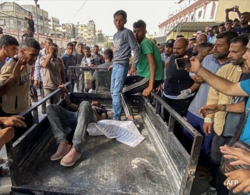 صورة لجريح إثر عدوان إسرائيلي في خانيونس جنوبي قطاع غزة (أ ف ب)