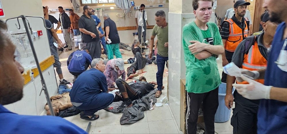 عشرات الشهداء والمصابين نُقلوا إلى مجمع ناصر الطبي عقب المجزرة بحق منتظري المساعدات في خان يونس 17 حزيران/يونيو
