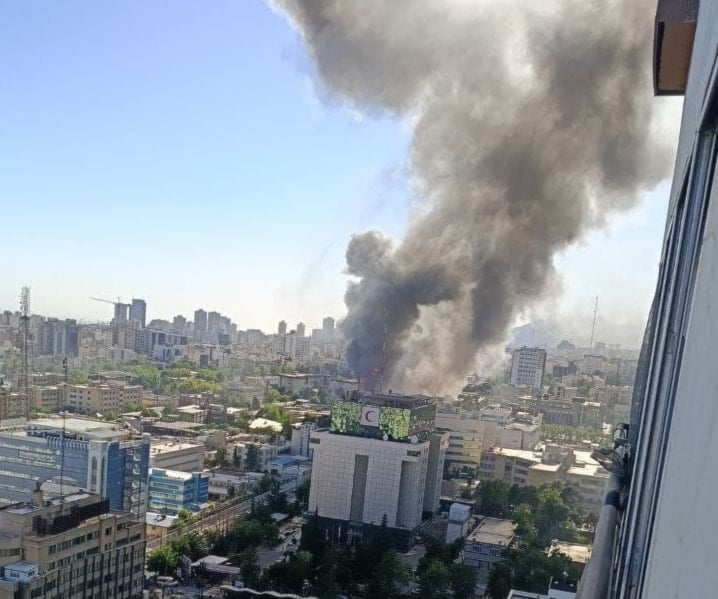 استهداف مبنى الهلال الأحمر ومقر قيادة الشرطة في العاصمة الإيرانية طهران