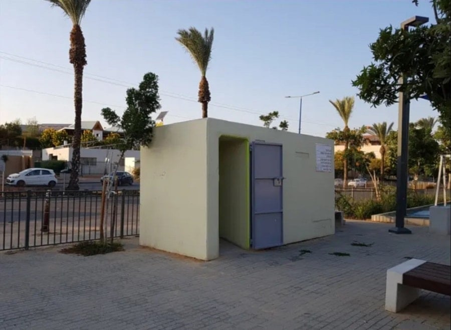 ملجأ إسمنتي في شمال فلسطين المحتلة (غيتي إيميج)