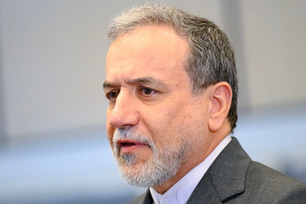 وزير الخارجية الإيراني عباس عراقتشي خلال الدورة الـ51 لمجلس وزراء خارجية منظمة التعاون الإسلامي في إسطنبول (AFP)