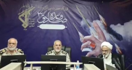 قائد حرس الثورة في إيران، اللواء محمد باكبور، من داخل غرفة عمليات 