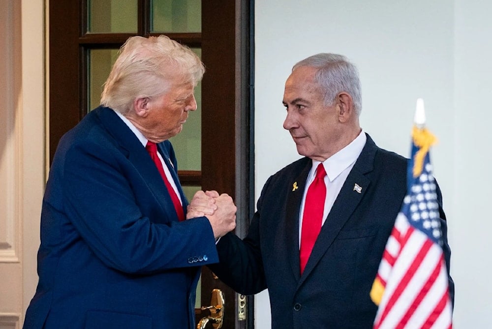 الرئيس الأميركي ورئيس حكومة الاحتلال بعد لقائهما في البيت الأبيض، خلال زيارة الأخير إلى واشنطن في نيسان/أبريل الماضي
