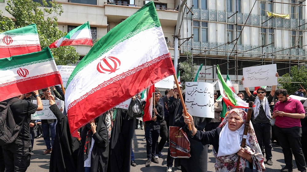 تظاهرة في إيران ضد العدوان الإسرائيلي على البلاد