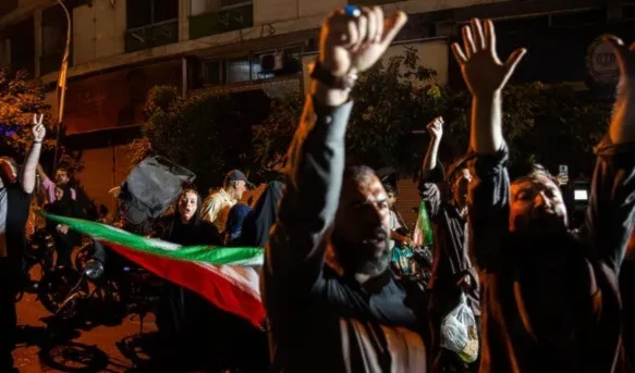 الاحتفالات في إيران أمس (أ ف ب).