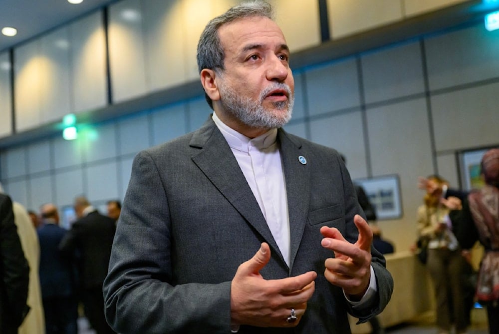 وزير الخارجية الإيراني عباس عراقتشي خلال اجتماع مجلس وزراء خارجية منظمة التعاون الإسلامي في إسطنبول (أ ف ب)