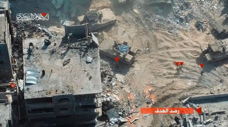 توثيق لحظة إخلاء الاحتلال الإسرائيلي للقتلى والمصابين من طائرة جرى إسقاطها