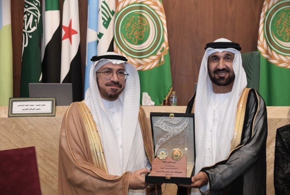 فاز بالجائزة في دورتها الأولى 