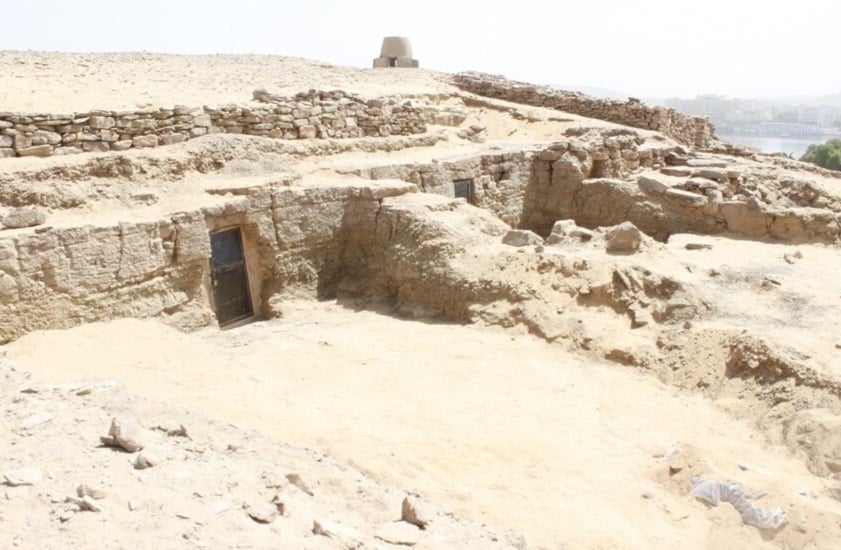 اكتشاف 3 مقابر غامضة في أسوان من عصر الدولة القديمة