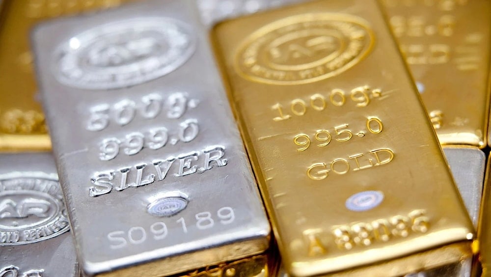 الذهب يقلص مكاسبه والفضة عند أعلى مستوى لها في 13 عاماً