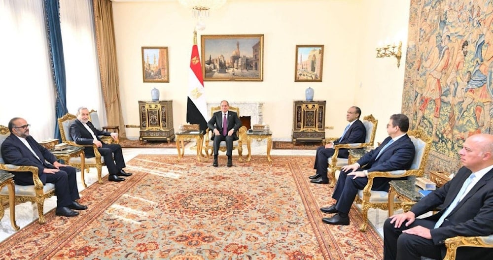 من لقاء الرئيس المصري، عبد الفتاح السيسي، ووزير الخارجية الإيراني، عباس عراقتشي، خلال زيارة الأخير إلى القاهرة، في الـ2 من حزيران/يونيو 2025