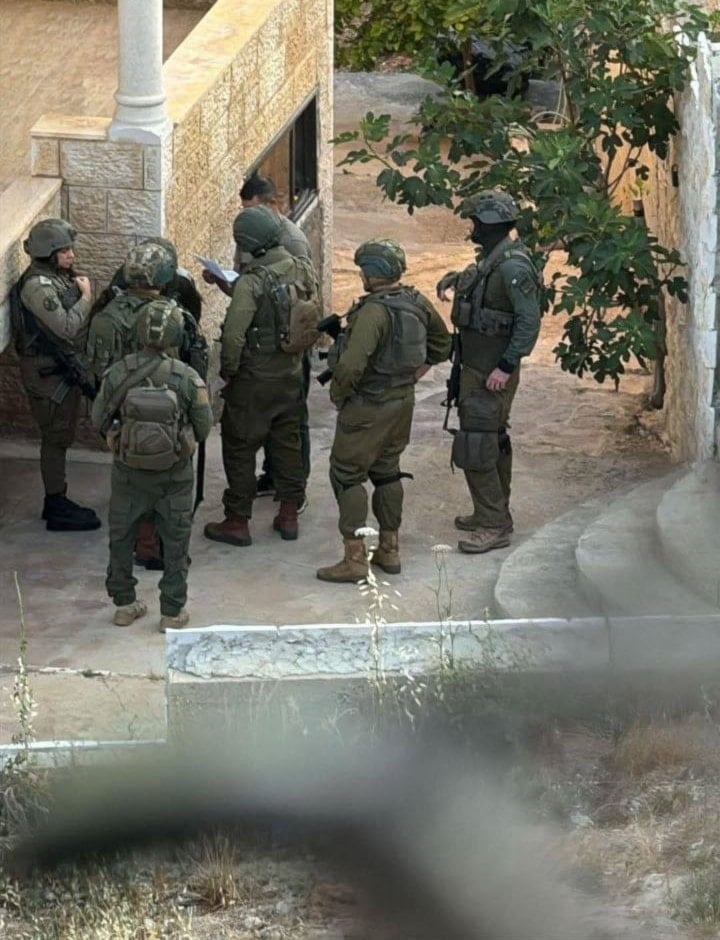 قوات الاحتلال الإسرائيلي تواصل مداهمة منازل الفلسطينيين في كفر مالك شرق رام الله 6 حزيران/يونيو