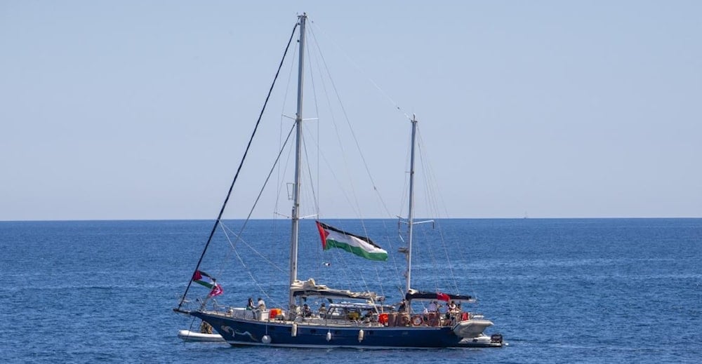 السفينة مادلين تنطلق من قطانية جنوبي إيطاليا باتجاه غزّة (الأناضول)