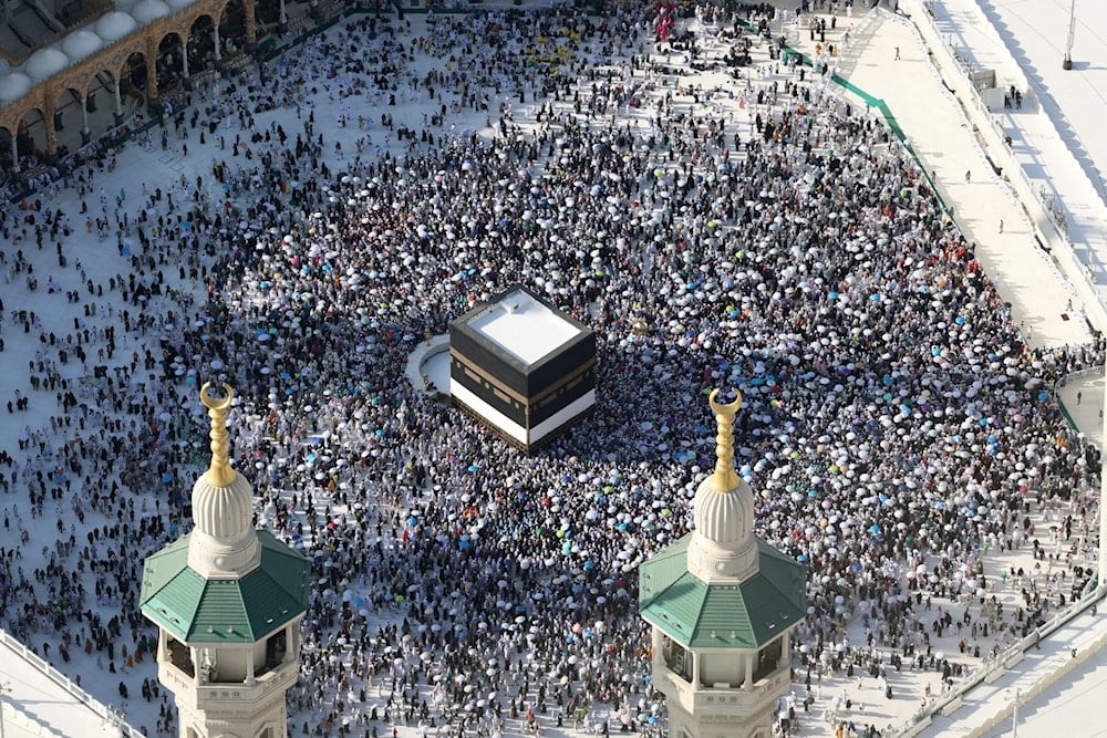 حجاج بيت الله الحرام يؤدون طواف الوداع آخر مناسك الحج لهذا العام