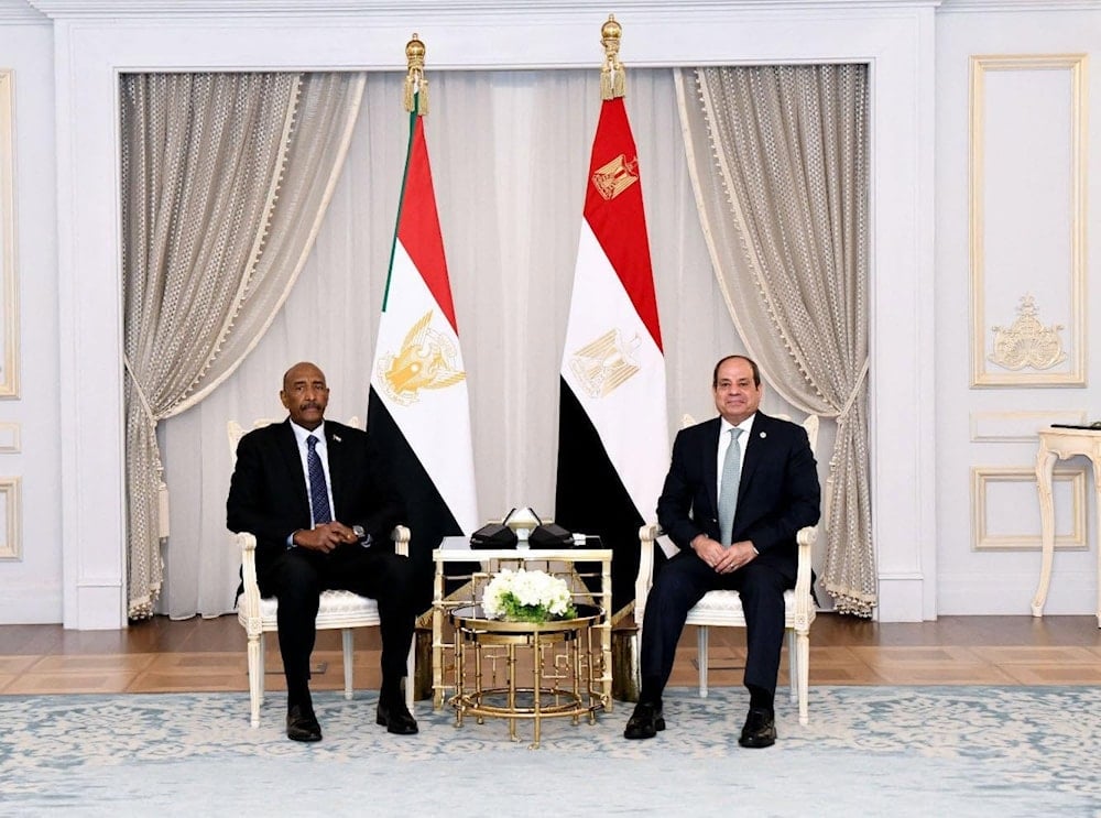 الرئيس المصري عبد الفتاح السيسي ورئيس مجلس السيادة السوداني عبد الفتاح البرهان