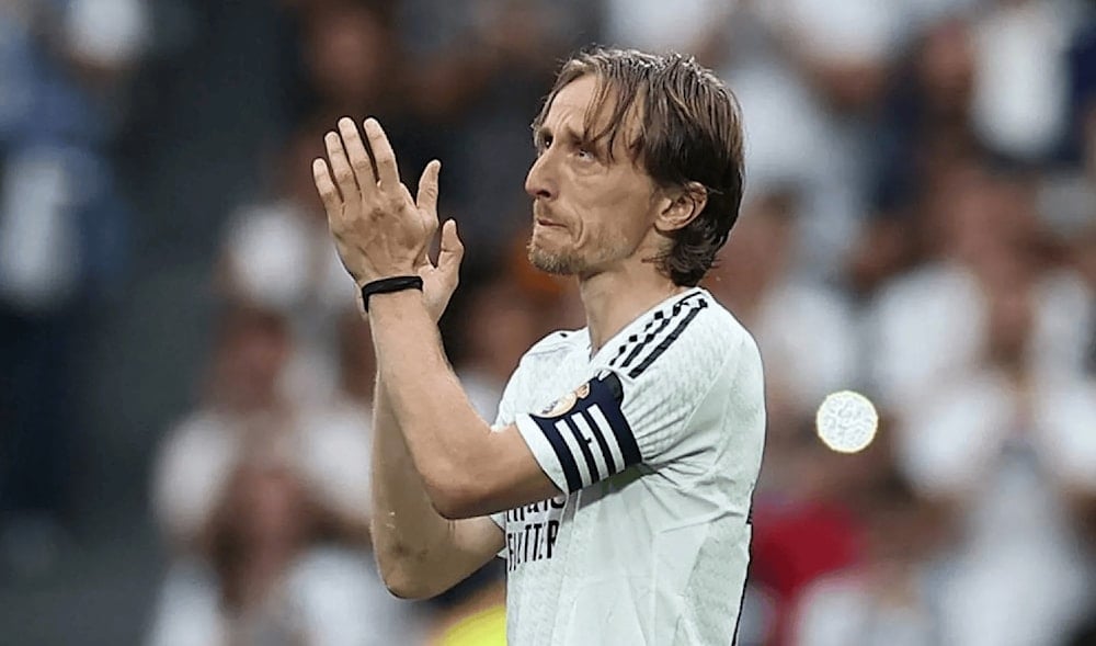 مودريتش يتوجه إلى إيطاليا تمهيداً لانضمامه إلى ميلان