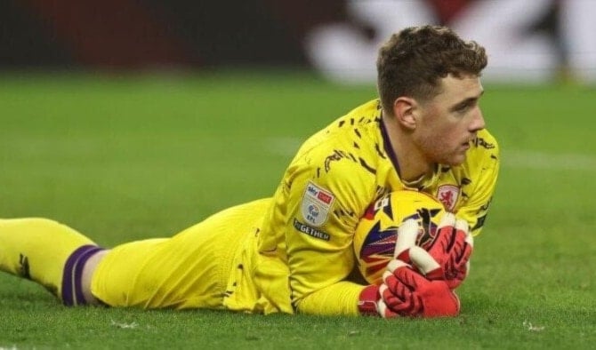 إيفرتون يضم الحارس مارك ترافرز بعقد حتى 2029