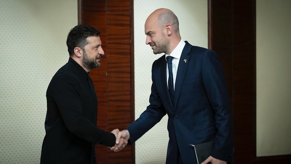 الرئيس الأوكراني، فولوديمير زيلينسكي، يلتقي وزير أوروبا والشؤون الخارجية الفرنسي، جان نويل بارو، خلال زيارته إلى كييف، 21 تموز/يوليو 2025 (المصدر: فولوديمير زيلينسكي/X)