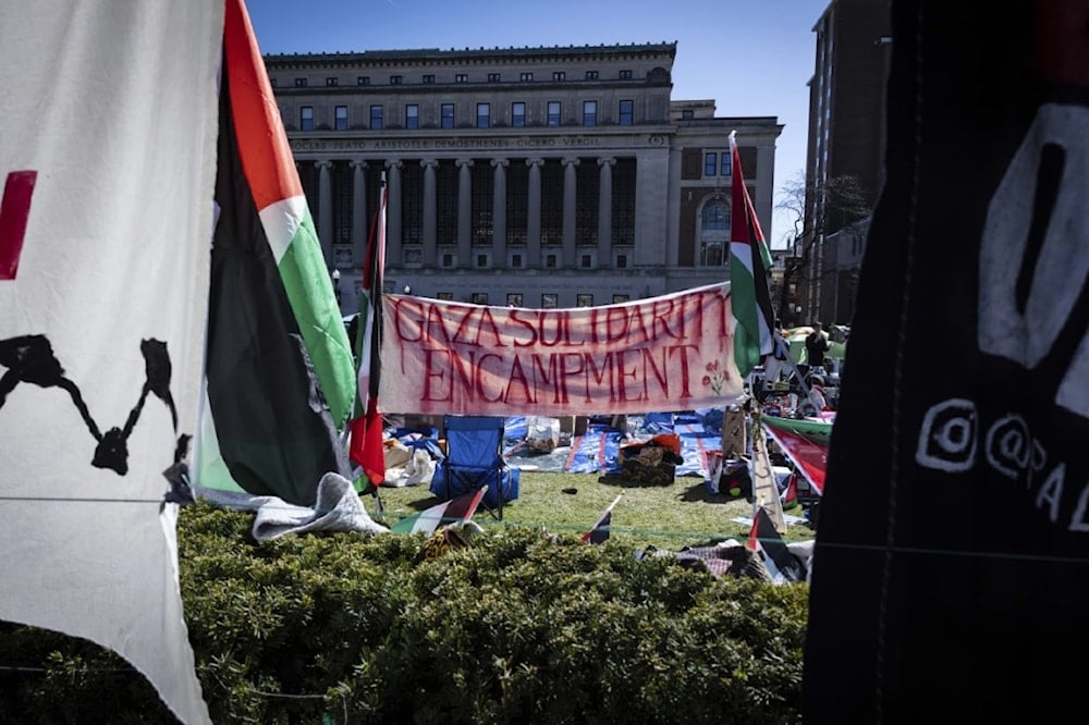 من المخيم التضامني مع فلسطين المحتلة في حرم جامعة كولومبيا الأميركية (22 نيسان/أبريل 2024 - أسوشييتد برس)