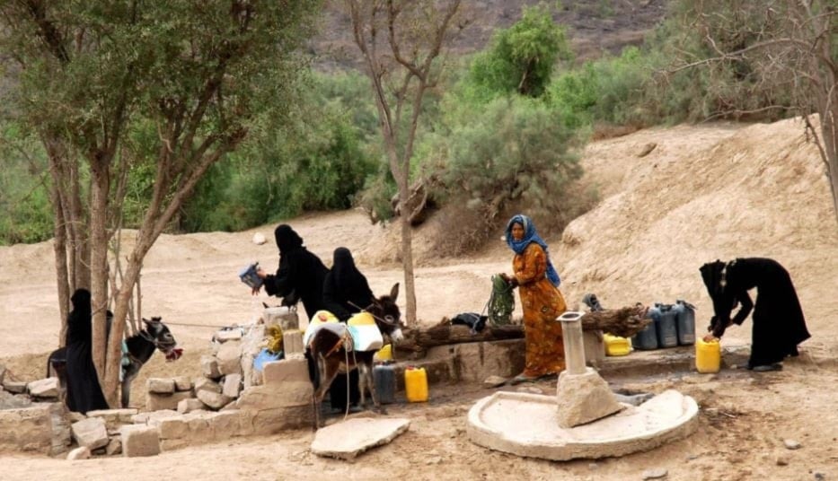 يأتي هذا العمل النسائي بصورة جماعية في الصباح الباكر أو العصاري