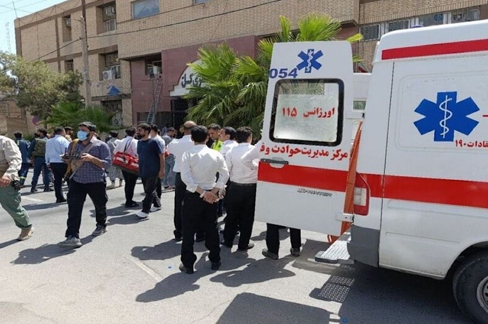 فرق الإسعاف تدخلت لإجلاء عدد من الجرحى من داخل مبنى المحكمة (تواصل اجتماعي)