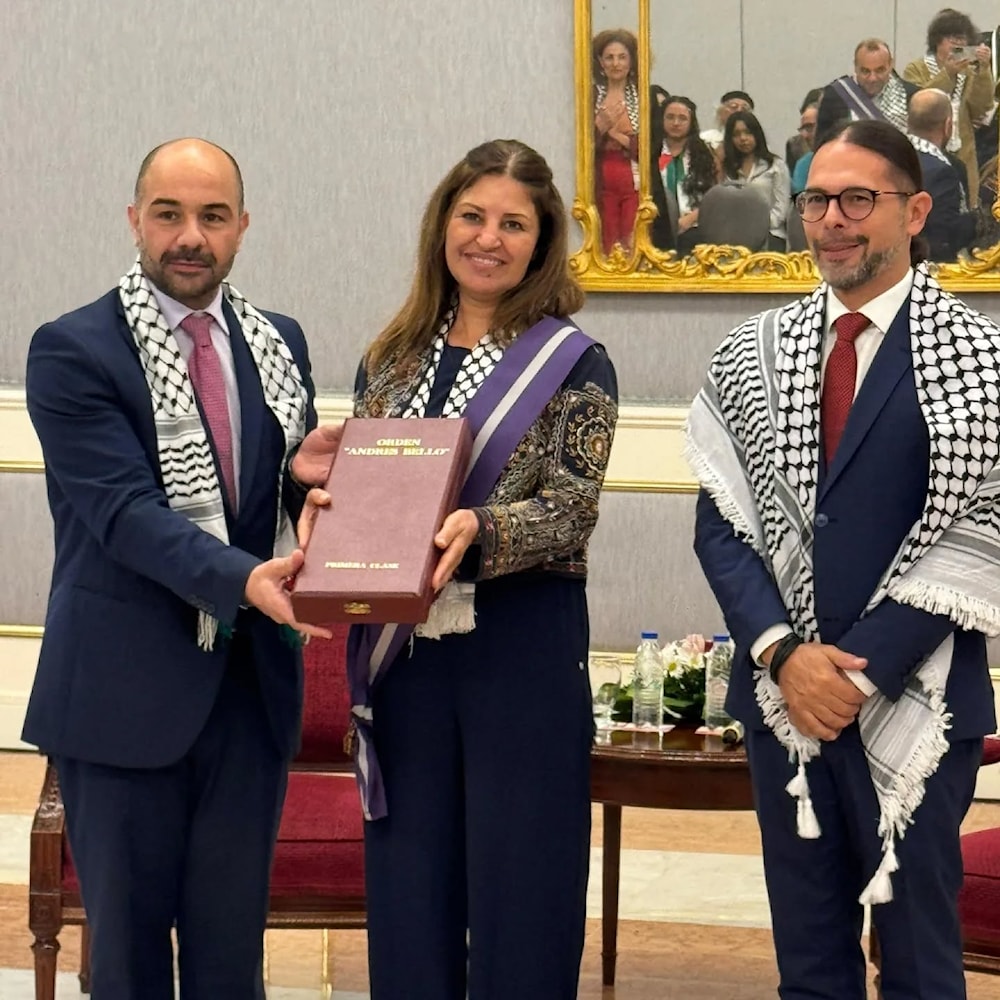 فنزويلا تمنح 6 شعراء فلسطينيين بوسام أندريس بيو