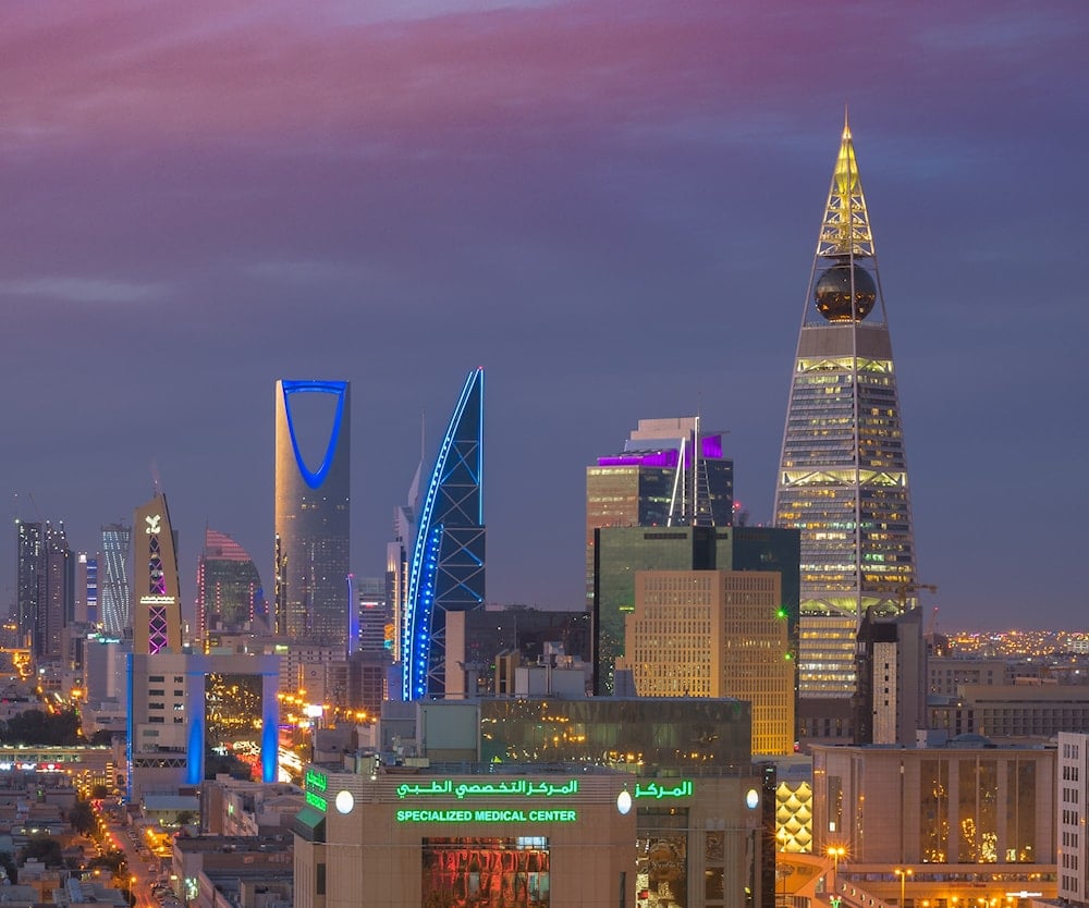 النفط يوفر نحو 60% من إيرادات الحكومة ويمثل أكثر من 65% من الصادرات في السعودية